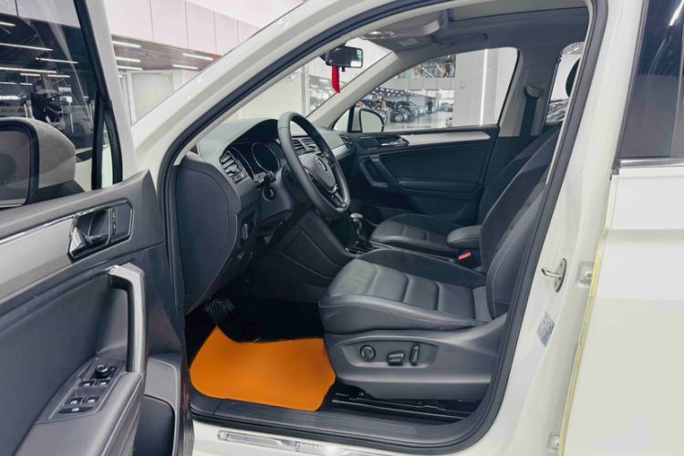Used Volkswagen Tiguan L 2019 Updated Version 330TSI Automatic Two-Wheel Drive Panoramic Comfort Edition China VI Standard Left Front Seat