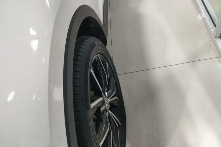 Used Volkswagen Tiguan L 2019 330TSI Automatic Two-Wheel Drive Smart Luxury Version China V Emission Standard Left Front Wheel Hub