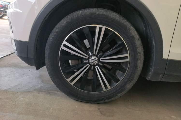 Used Volkswagen Tiguan L 2019 Updated Version 330TSI Automatic Two-Wheel Drive Panoramic Comfort Edition China VI Standard Left Front Wheel Hub