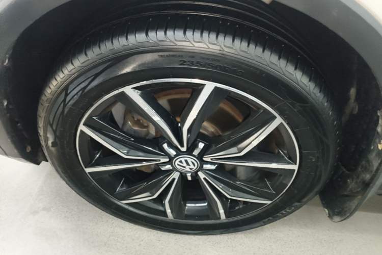 Used Volkswagen Tiguan L 2019 Revised 330TSI Automatic Two-Wheel Drive Smart & Luxury Edition China VI Standard Left Front Wheel Hub