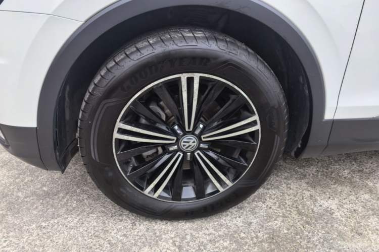 Used Volkswagen Tiguan L 2019 Updated Version 330TSI Automatic Two-Wheel Drive Panoramic Comfort Edition China VI Standard Left Front Wheel Hub
