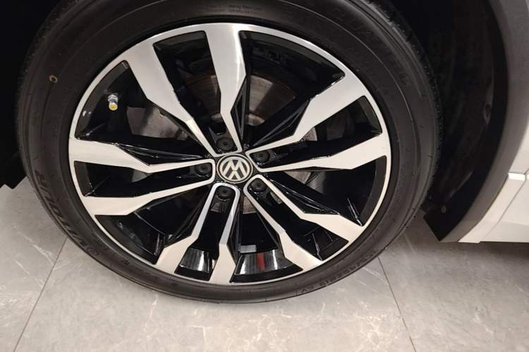 Used Volkswagen Tiguan L 2019 380TSI Automatic All-Wheel Drive R-Line Flagship 7-Seater China VI Standard Left Front Wheel Hub