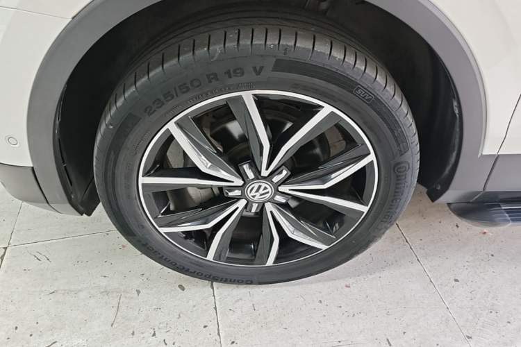 Used Volkswagen Tiguan L 2019 Revised 330TSI Automatic Two-Wheel Drive Smart & Luxury Edition China VI Standard Left Front Wheel Hub