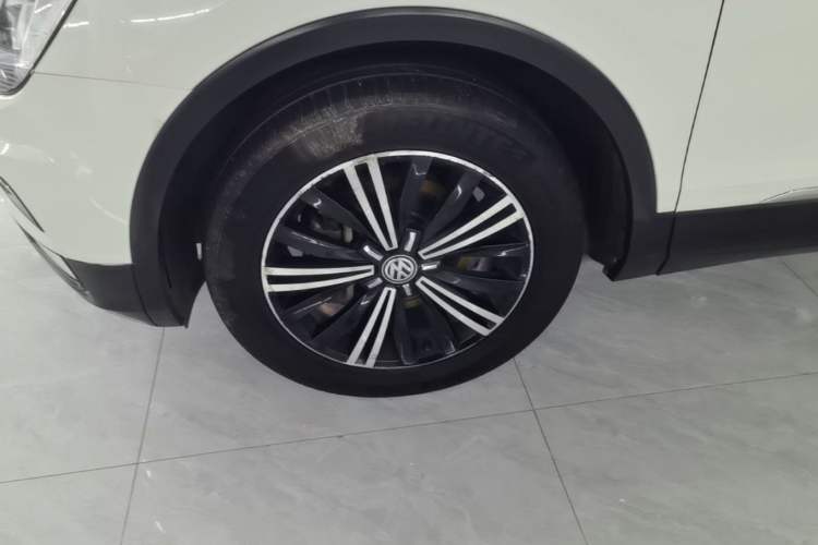 Used Volkswagen Tiguan L 2019 Updated Version 330TSI Automatic Two-Wheel Drive Panoramic Comfort Edition China VI Standard Left Front Wheel Hub