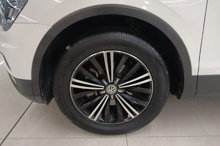 Used Volkswagen Tiguan L 2019 330TSI Automatic Two-Wheel Drive Luxury Edition China V Standard Left Front Wheel Hub