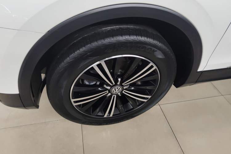 Used Volkswagen Tiguan L 2019 Updated Version 330TSI Automatic Two-Wheel Drive Panoramic Comfort Edition China VI Standard Left Front Wheel Hub
