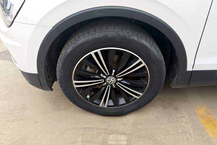Used Volkswagen Tiguan L 2019 330TSI Automatic Two-Wheel Drive Panoramic Comfort Edition China VI Standard Left Front Wheel Hub