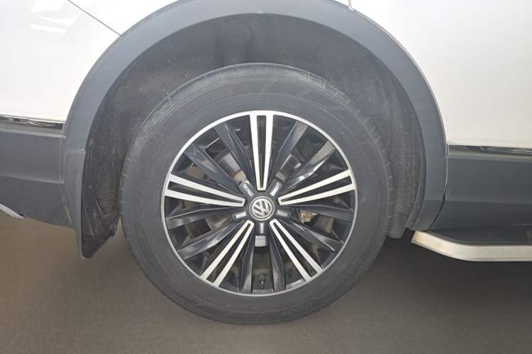 Used Volkswagen Tiguan L 2019 Updated Version 330TSI Automatic Two-Wheel Drive Panoramic Comfort Edition China VI Standard Left Front Wheel Hub
