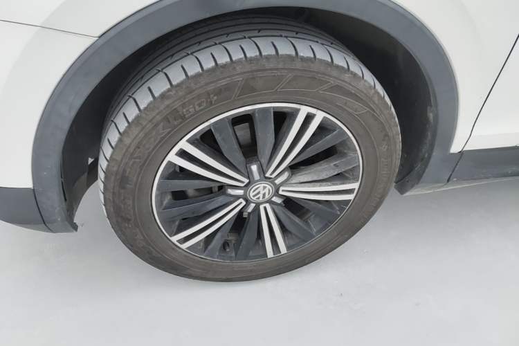 Used Volkswagen Tiguan L 2019 330TSI Automatic Two-Wheel Drive Panoramic Comfort Edition China VI Standard Left Front Wheel Hub