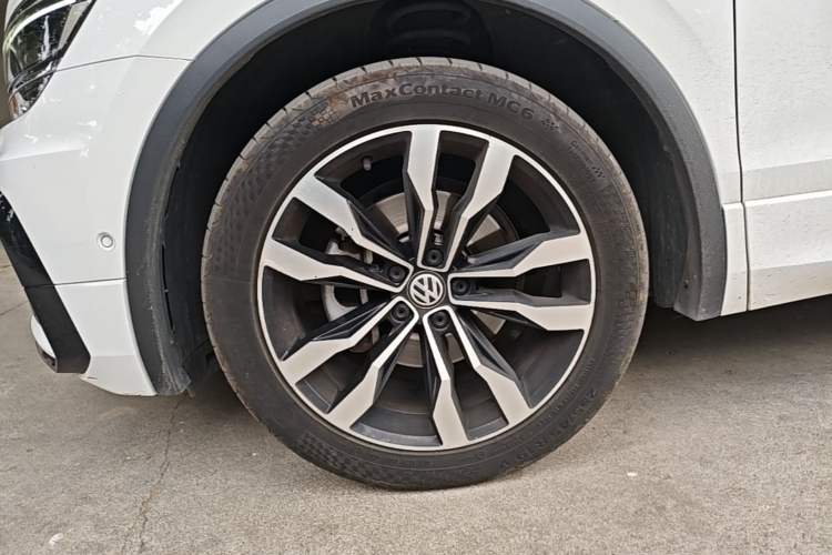 Used Volkswagen Tiguan L 2019 Restyled 330TSI Automatic Two-Wheel Drive R-Line Flagship Version China VI Standard Left Front Wheel Hub