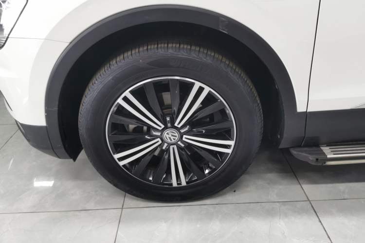Used Volkswagen Tiguan L 2019 Updated Version 330TSI Automatic Two-Wheel Drive Panoramic Comfort Edition China VI Standard Left Front Wheel Hub