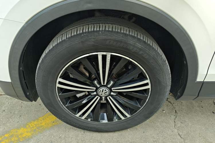 Used Volkswagen Tiguan L 2019 330TSI Automatic Two-Wheel Drive Panoramic Comfort Edition China VI Standard Left Front Wheel Hub