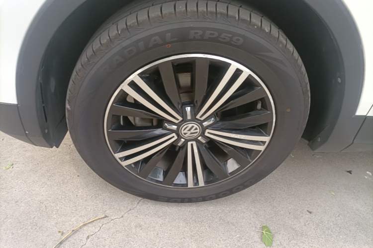 Used Volkswagen Tiguan L 2019 Revised Version 280TSI Automatic Two-Wheel Drive Panoramic Comfort Edition China VI Standard Left Front Wheel Hub