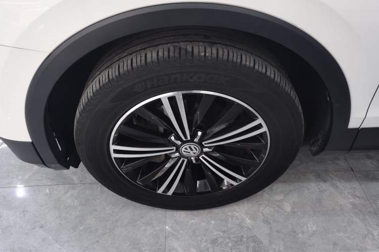 Used Volkswagen Tiguan L 2019 Updated Version 330TSI Automatic Two-Wheel Drive Panoramic Comfort Edition China VI Standard Left Front Wheel Hub