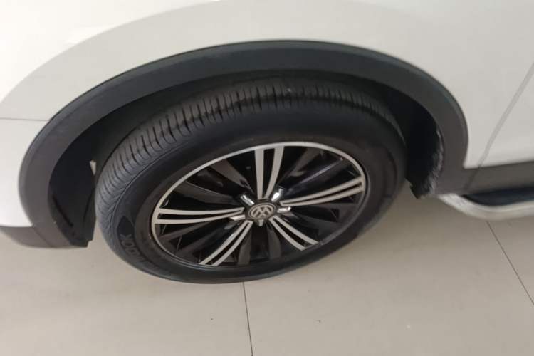 Used Volkswagen Tiguan L 2019 330TSI Automatic Two-Wheel Drive Panoramic Comfort Edition China VI Standard Left Front Wheel Hub