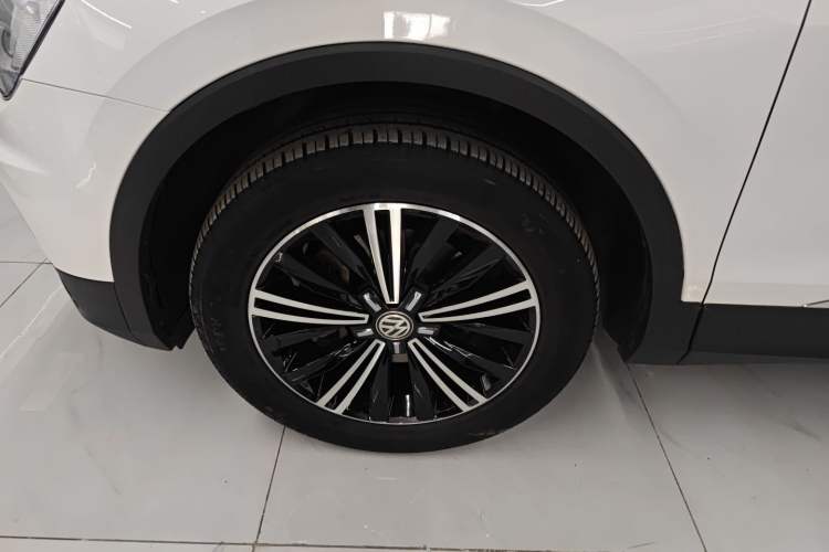Used Volkswagen Tiguan L 2019 Updated Version 330TSI Automatic Two-Wheel Drive Panoramic Comfort Edition China VI Standard Left Front Wheel Hub