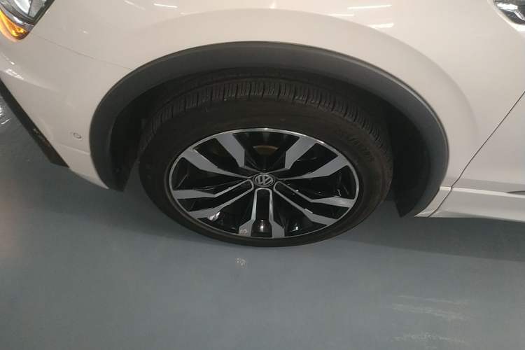 Used Volkswagen Tiguan L 2019 330TSI Automatic Two-Wheel Drive R-Line Flagship Model China VI Standard Left Front Wheel Hub