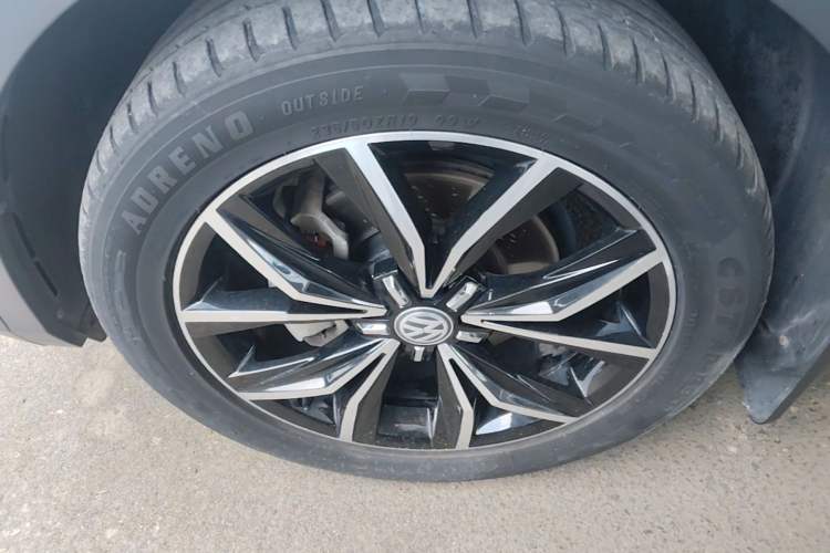 Used Volkswagen Tiguan L 2019 330TSI Automatic Two-Wheel Drive Smart Luxury Version China V Emission Standard Left Front Wheel Hub