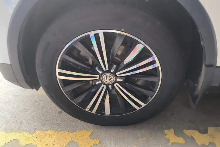 Used Volkswagen Tiguan L 2019 Updated Version 330TSI Automatic Two-Wheel Drive Panoramic Comfort Edition China VI Standard Left Front Wheel Hub