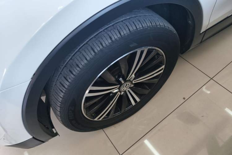 Used Volkswagen Tiguan L 2019 330TSI Automatic Two-Wheel Drive Panoramic Comfort Edition China VI Standard Left Front Wheel Hub