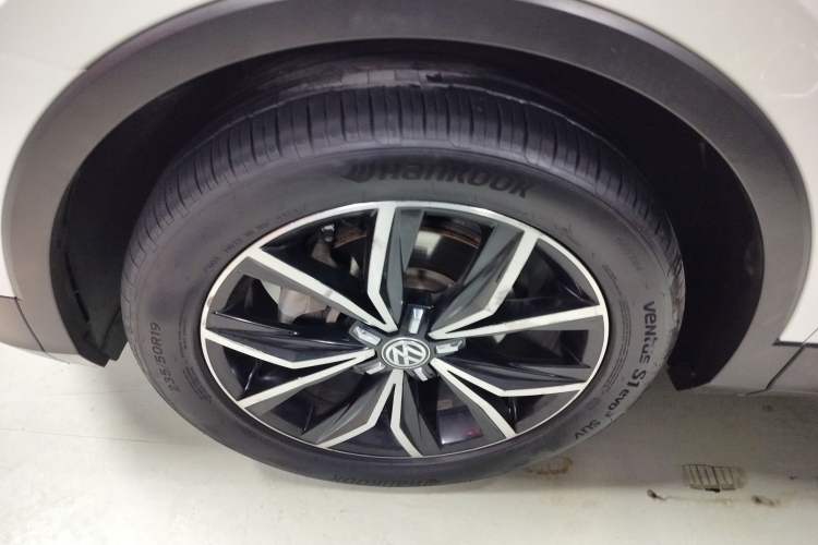 Used Volkswagen Tiguan L 2019 Revised 330TSI Automatic Two-Wheel Drive Smart & Luxury Edition China VI Standard Left Front Wheel Hub