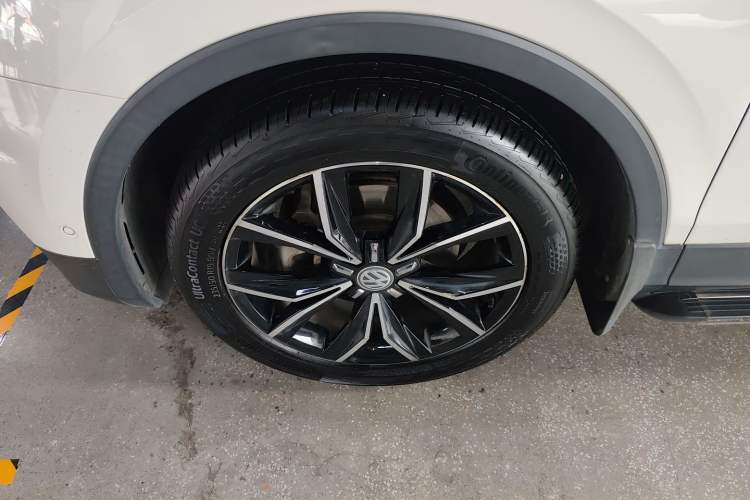 Used Volkswagen Tiguan L 2019 Revised 330TSI Automatic Two-Wheel Drive Smart & Luxury Edition China VI Standard Left Front Wheel Hub
