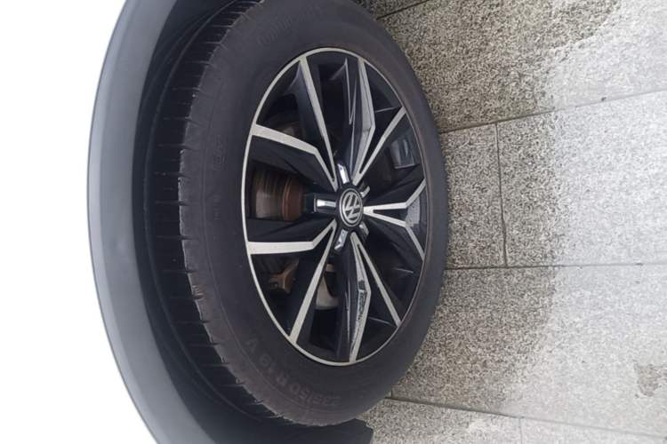 Used Volkswagen Tiguan L 2019 330TSI Automatic Two-Wheel Drive Smart Luxury Version China V Emission Standard Left Front Wheel Hub