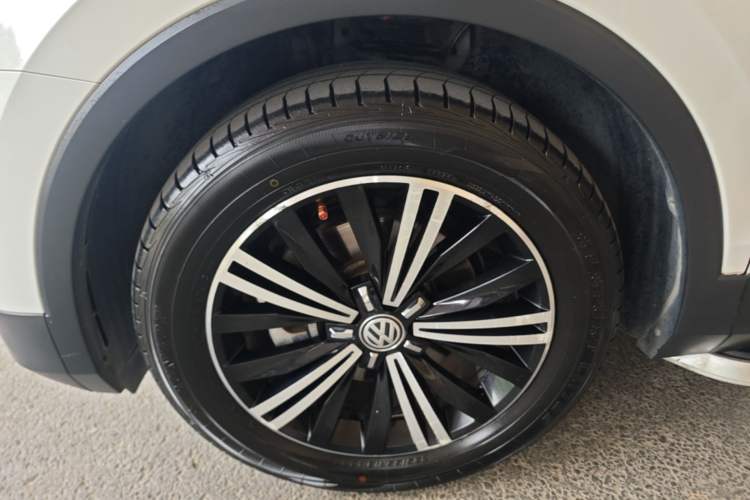 Used Volkswagen Tiguan L 2019 330TSI Automatic Two-Wheel Drive Panoramic Comfort Edition China V Standard Left Front Wheel Hub