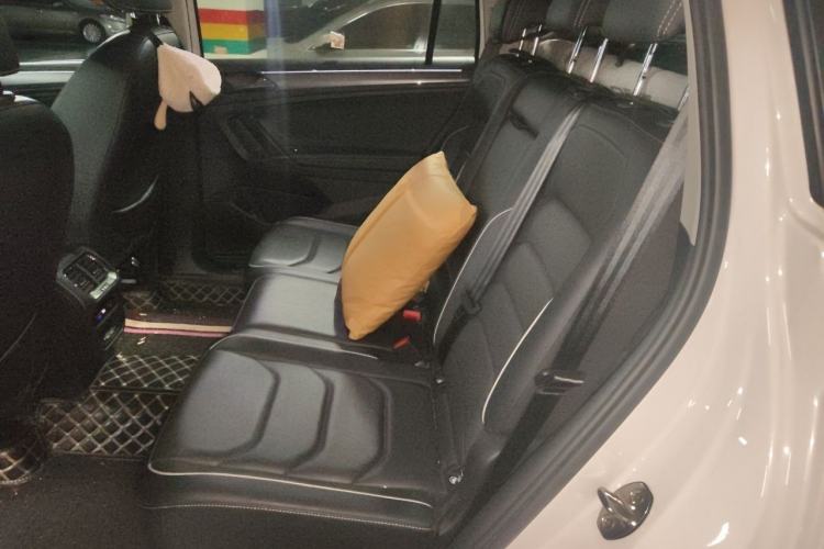 Used Volkswagen Tiguan L 2019 Restyled 330TSI Automatic Two-Wheel Drive R-Line Flagship Version China VI Standard Left Rear Seat