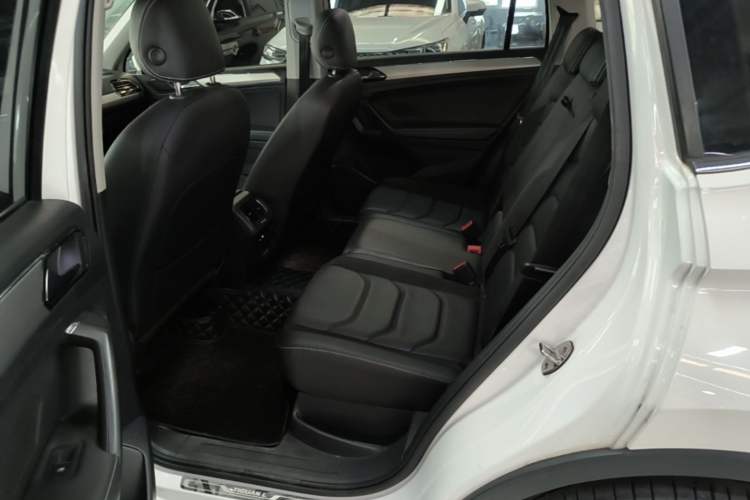 Used Volkswagen Tiguan L 2019 330TSI Automatic Two-Wheel Drive Smart Luxury Version China V Emission Standard Left Rear Seat