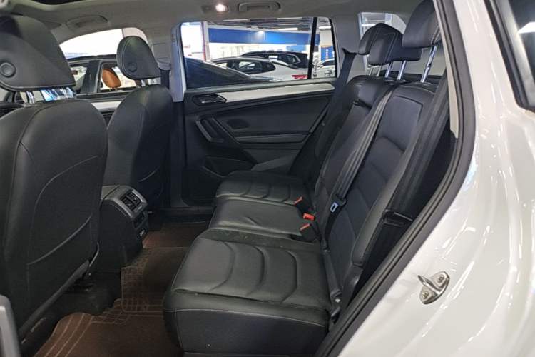 Used Volkswagen Tiguan L 2019 330TSI Automatic Two-Wheel Drive Smart Luxury Version China VI Standard Left Rear Seat