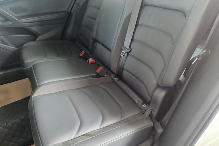 Used Volkswagen Tiguan L 2019 330TSI Automatic Two-Wheel Drive Smart Luxury Version China VI Standard Left Rear Seat