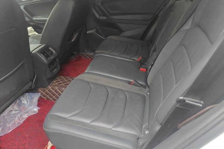 Used Volkswagen Tiguan L 2019 Updated Version 330TSI Automatic Two-Wheel Drive Panoramic Comfort Edition China VI Standard Left Rear Seat