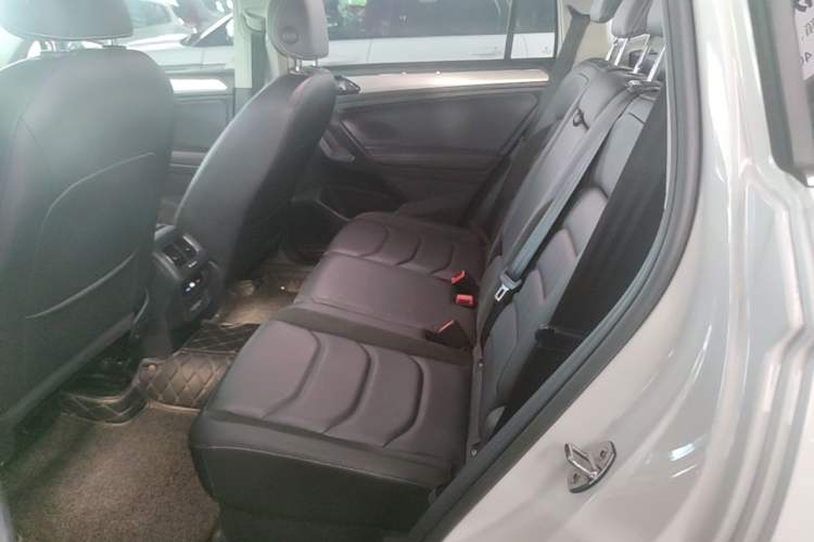 Used Volkswagen Tiguan L 2019 330TSI Automatic Two-Wheel Drive Smart Luxury Version China VI Standard Left Rear Seat