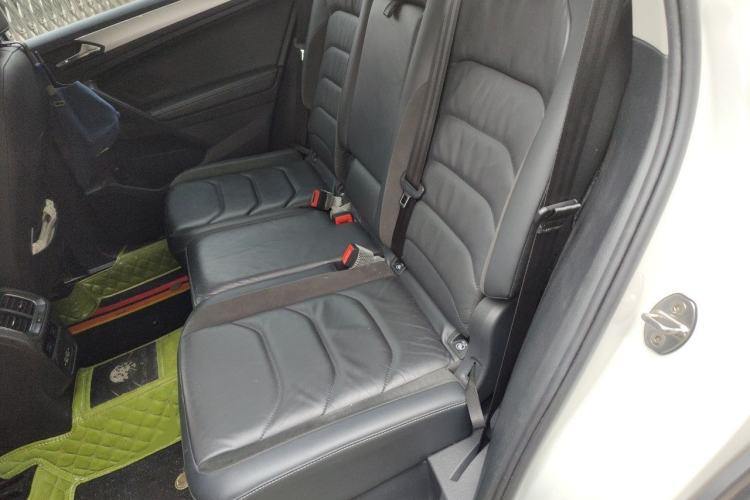 Used Volkswagen Tiguan L 2019 Revised Version 330TSI Automatic Two-Wheel Drive Panoramic Comfort Edition China V Standard Left Rear Seat