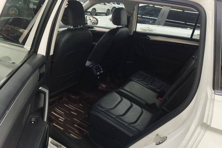 Used Volkswagen Tiguan L 2019 Revised 330TSI Automatic Two-Wheel Drive Smart & Luxury Edition China VI Standard Left Rear Seat