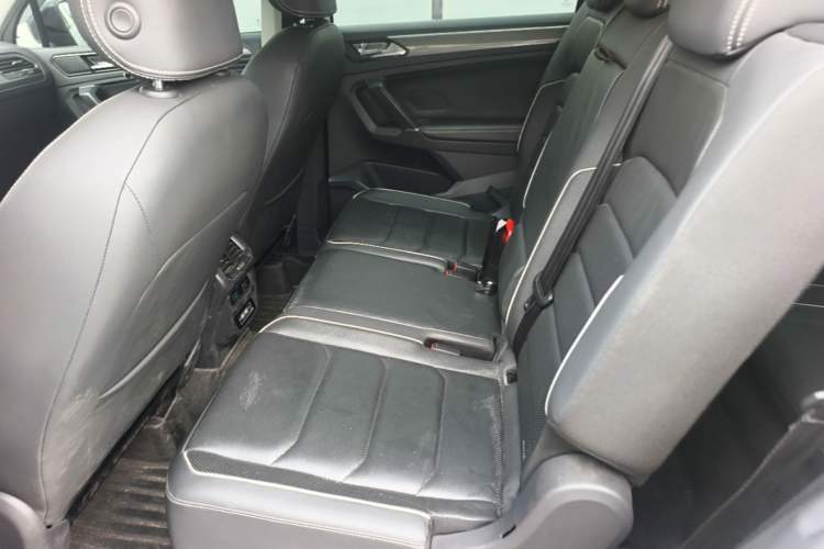 Used Volkswagen Tiguan L 2019 380TSI Automatic All-Wheel Drive R-Line Flagship 7-Seater China VI Standard Left Rear Seat