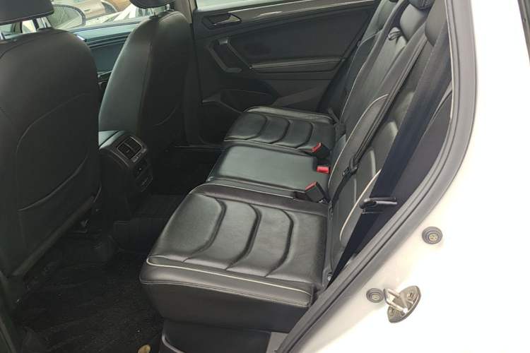 Used Volkswagen Tiguan L 2019 330TSI Automatic Two-Wheel Drive R-Line Flagship Model China VI Standard Left Rear Seat