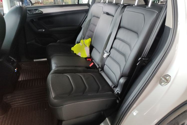 Used Volkswagen Tiguan L 2019 Updated Version 330TSI Automatic Two-Wheel Drive Panoramic Comfort Edition China VI Standard Left Rear Seat