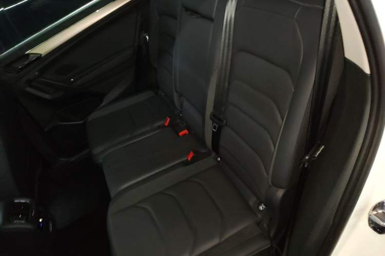 Used Volkswagen Tiguan L 2019 Revised 330TSI Automatic Two-Wheel Drive Smart & Luxury Edition China VI Standard Left Rear Seat