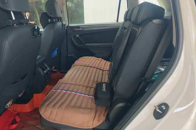 Used Volkswagen Tiguan L 2019 380TSI Automatic All-Wheel Drive R-Line Flagship 7-Seater China VI Standard Left Rear Seat