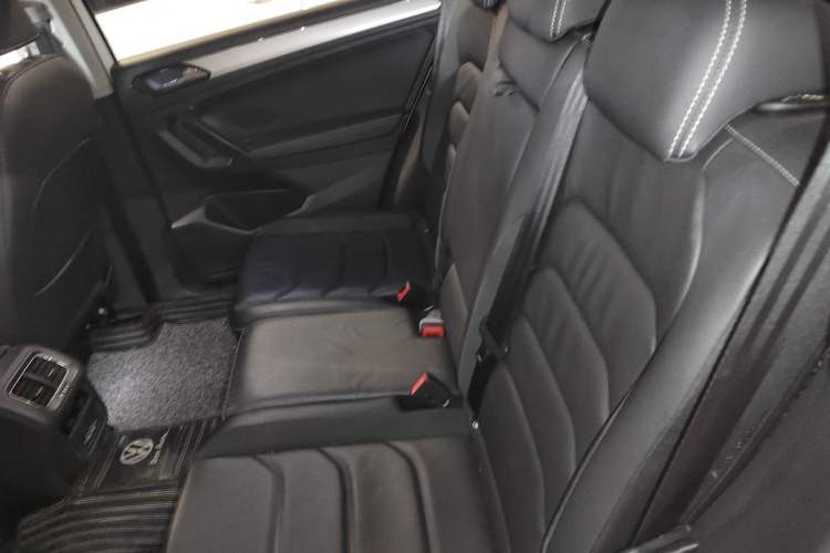 Used Volkswagen Tiguan L 2019 330TSI Automatic Two-Wheel Drive Panoramic Comfort Edition China V Standard Left Rear Seat