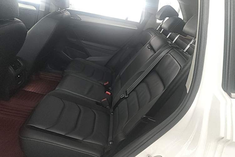 Used Volkswagen Tiguan L 2019 330TSI Automatic Two-Wheel Drive Smart Luxury Version China V Emission Standard Left Rear Seat
