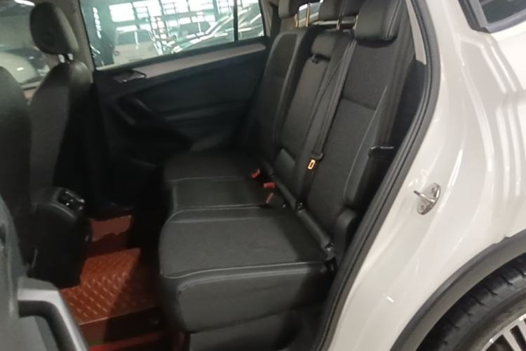 Used Volkswagen Tiguan L 2019 330TSI Automatic Two-Wheel Drive Luxury Edition China V Standard Left Rear Seat