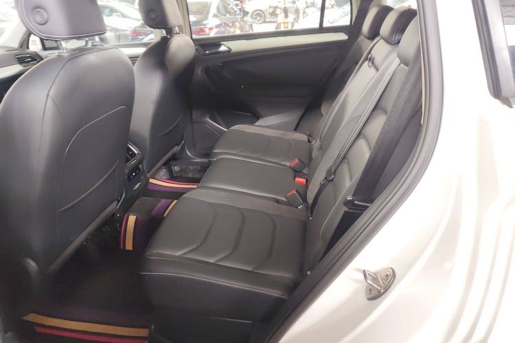 Used Volkswagen Tiguan L 2019 Updated Version 330TSI Automatic Two-Wheel Drive Panoramic Comfort Edition China VI Standard Left Rear Seat