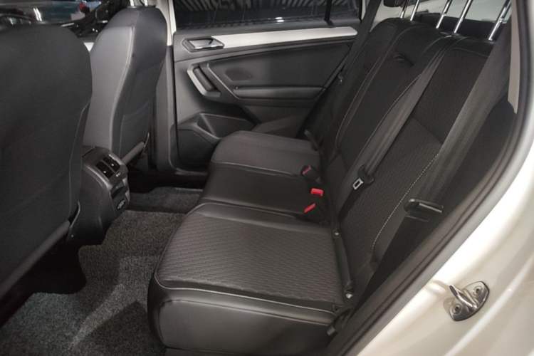 Used Volkswagen Tiguan L 2019 330TSI Automatic Two-Wheel Drive Luxury Edition China VI Standard Left Rear Seat