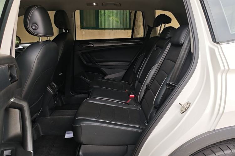 Used Volkswagen Tiguan L 2019 Restyled 330TSI Automatic Two-Wheel Drive R-Line Flagship Version China VI Standard Left Rear Seat