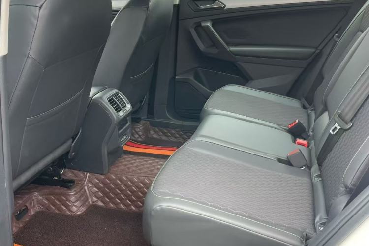 Used Volkswagen Tiguan L 2019 330TSI Automatic Two-Wheel Drive Luxury Edition China V Standard Left Rear Seat