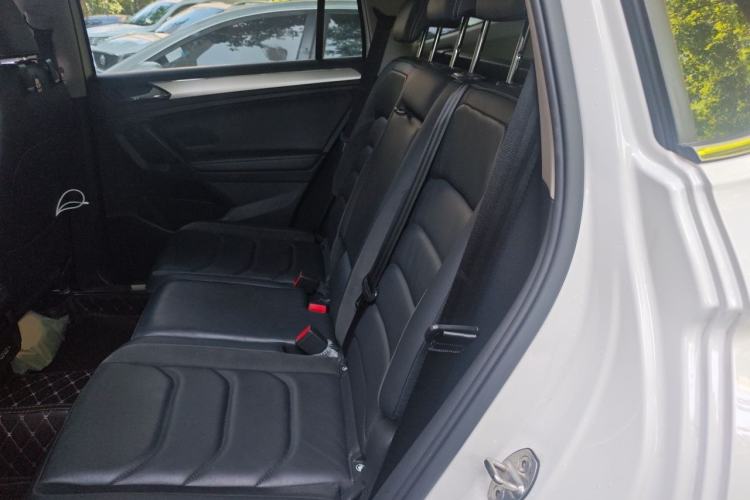 Used Volkswagen Tiguan L 2019 Revised 330TSI Automatic Two-Wheel Drive Smart & Luxury Edition China VI Standard Left Rear Seat