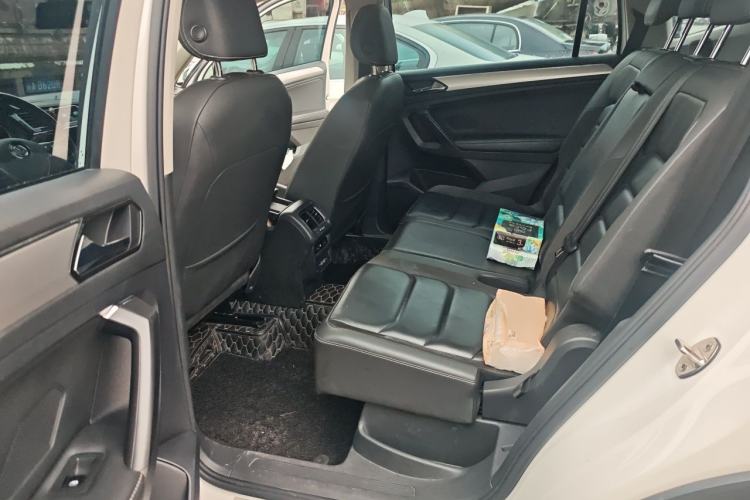 Used Volkswagen Tiguan L 2019 380TSI Automatic All-Wheel Drive Luxury Edition with 7 Seats China VI Standard Left Rear Seat
